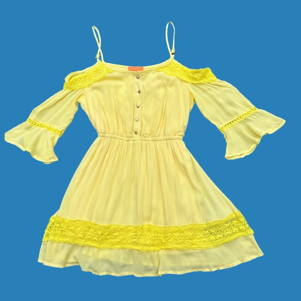 NWOT-Sz L-Luxmi- yellow cold shoulder dress with lace detail ✨